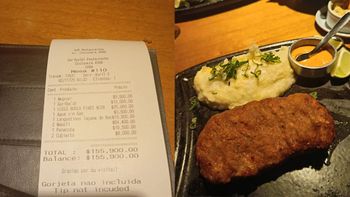 Fue al restaurante Garibaldi, pidió milanesa, langostinos y mostró el ticket final