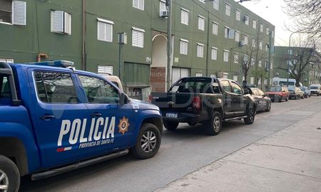 Allanamiento en el Fonavi San Jerónimo del barrio Centenario. Allanamiento en el Fonavi San Jerónimo del barrio Centenario.