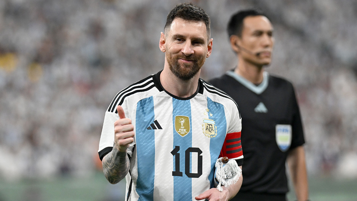 Lionel Messi será el segundo deportista mejor pago del mundo, por detrás de Cristiano Ronaldo. Lionel Messi será el segundo deportista mejor pago del mundo, por detrás de Cristiano Ronaldo.