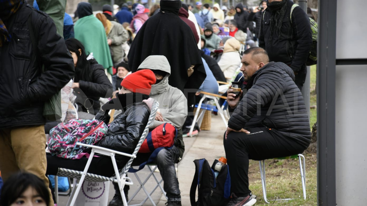 Miles de personas se acercaron al predio de la ex Rural a la espera de la ceremonia de Leda. Miles de personas se acercaron al predio de la ex Rural a la espera de la ceremonia de Leda.