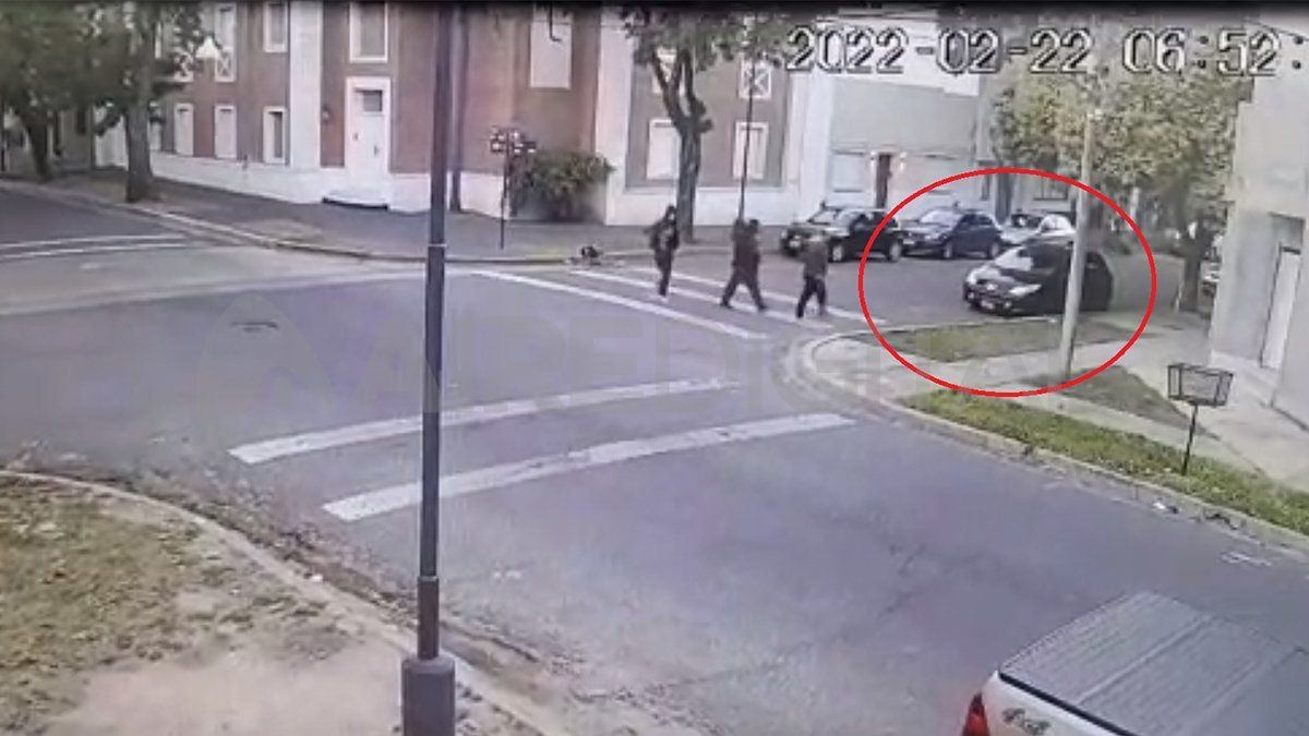 Secuestro. El momento en que los tres hombres abordaron a la víctima.&nbsp;