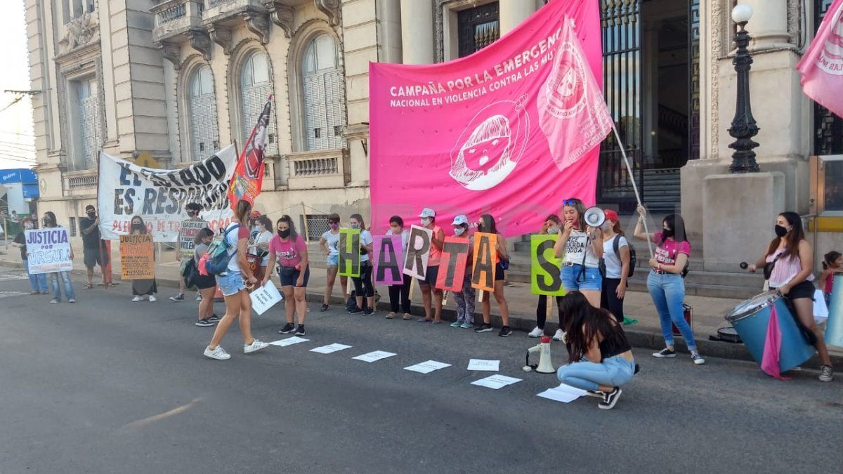 La joven sufrió al menos 15 puñaladas en la espalda, torso y cuello, según reveló el resultado preliminar de la autopsia.