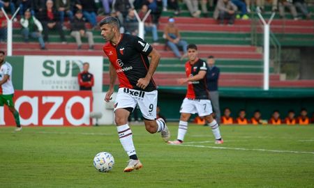 El gol de Gigliotti no le alcanzó a Colón ni para traerse un punto. Una nueva derrota para el equipo de Pereyra que lo coloca en una situación cuestionable. El gol de Gigliotti no le alcanzó a Colón ni para traerse un punto. Una nueva derrota para el equipo de Pereyra que lo coloca en una situación cuestionable.