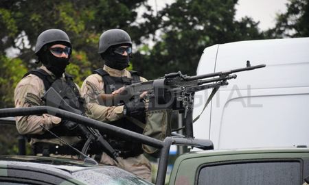 Bullrich no dio detalles sobre el rol que tendrán las Fuerzas Armadas cuando desembarquen en Rosario. Bullrich no dio detalles sobre el rol que tendrán las Fuerzas Armadas cuando desembarquen en Rosario.