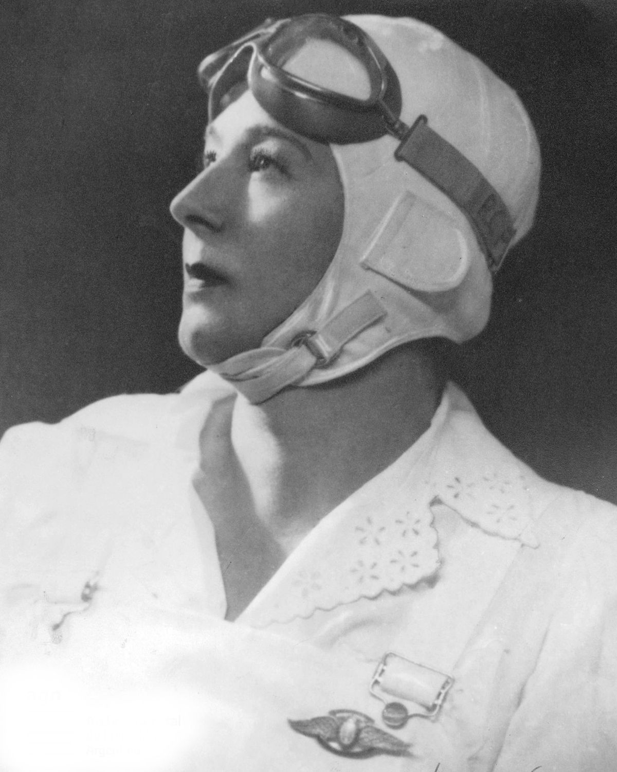 Durante su prolífica vida, Amalia recibió innumerables distinciones. En 1964, el Ministerio de Aeronáutica le entregó el brevet de Aviador Militar Honoris Causa; ese mismo año, fue reconocida por la Cámara de Senadores de la Nación; en 1968, Uruguay y Brasil distinguieron su logro y, el 21 de enero de 1970, por la ley 18.559, se le confirió el título de Precursora de la Aeronáutica Argentina.