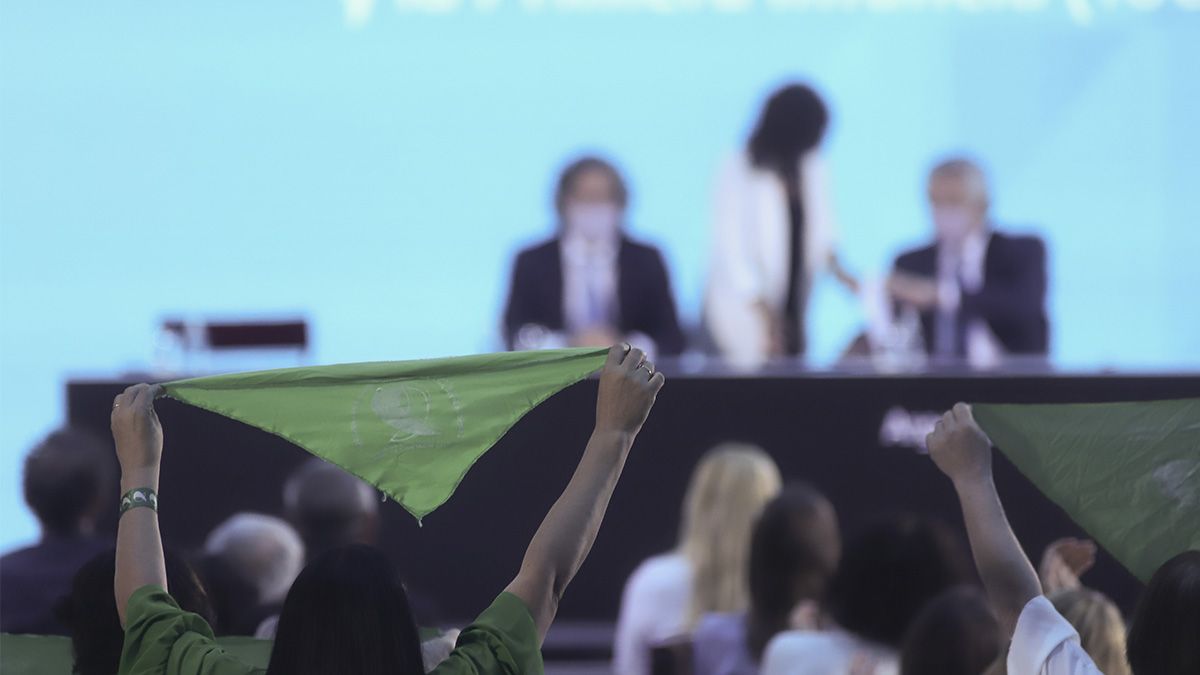 La ley permite la práctica de abortos hasta la semana 14 de gestación. 