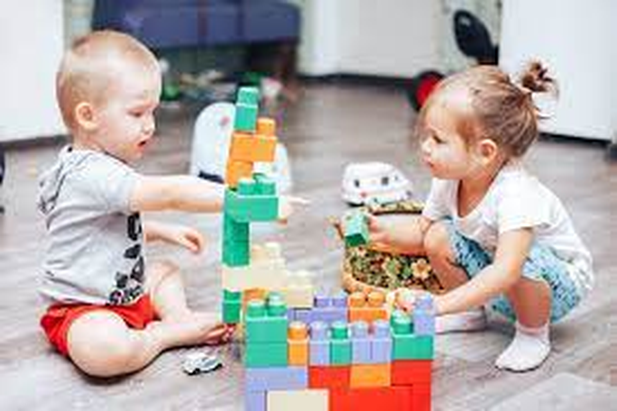 Este día mundial recuerda que todos los niños tienen derecho a la salud, la educación y la protección, independientemente del lugar del mundo en el que hayan nacido.