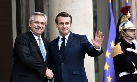 Alberto Fernández y Macron condenaron la guerra y pidieron poner fin al ataque ruso Alberto Fernández y Macron condenaron la guerra y pidieron poner fin al ataque ruso