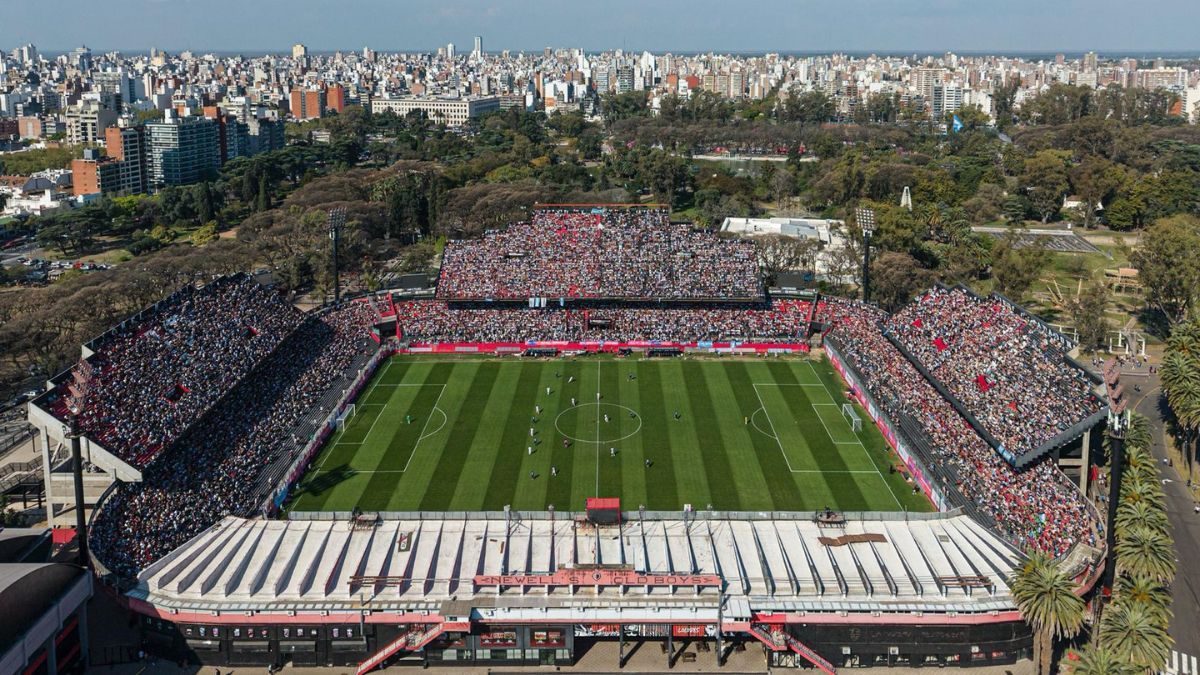 El Estadio Marcelo Bielsa se vio colmado con más de 35 mil localidades para el encuentro en el que la Selección Argentina Sub-19 de fútbol se impuso a Uruguay. El Estadio Marcelo Bielsa se vio colmado con más de 35 mil localidades para el encuentro en el que la Selección Argentina Sub-19 de fútbol se impuso a Uruguay.