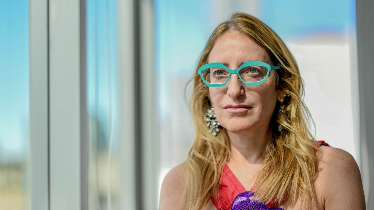 Mariela Belski es abogada feminista y activista por los derechos humanos de Argentina. Como activista, promueve la defensa y el ejercicio de los derechos de mujeres y jóvenes. Es embajadora de #EllaDecide, el movimiento mundial por los derechos de la mujer.