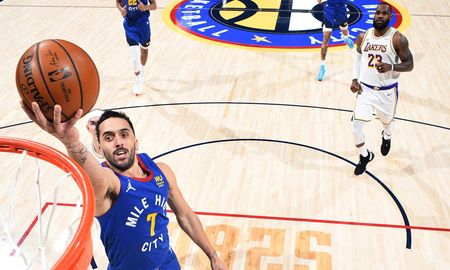 Michael Malone, DT de Denver Nuggets, elogió el nivel de Facundo Campazzo y consideró que debe formar parte del equipo Rookie del año. Michael Malone, DT de Denver Nuggets, elogió el nivel de Facundo Campazzo y consideró que debe formar parte del equipo Rookie del año.