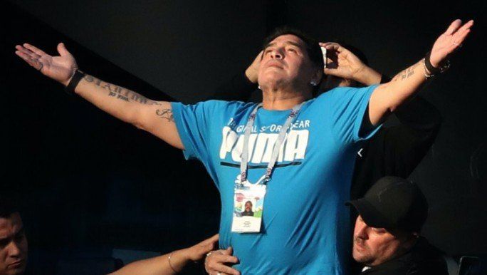 Maradona atacó a Tevez, fue duro con “Sampa” y bancó a Messi