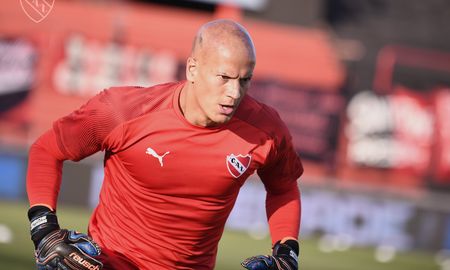 Sebastián Sosa, de Independiente, dio positivo en el test rápido de coronavirus y podría perderse el clásico ante Racing por la Copa de la Liga. Sebastián Sosa, de Independiente, dio positivo en el test rápido de coronavirus y podría perderse el clásico ante Racing por la Copa de la Liga.