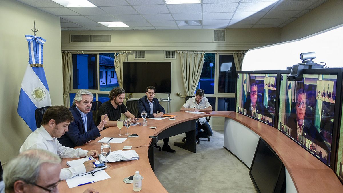 Alberto Fern&aacute;ndez reunido con gobernadores durante la pandemia de coronavirus en Argentina.