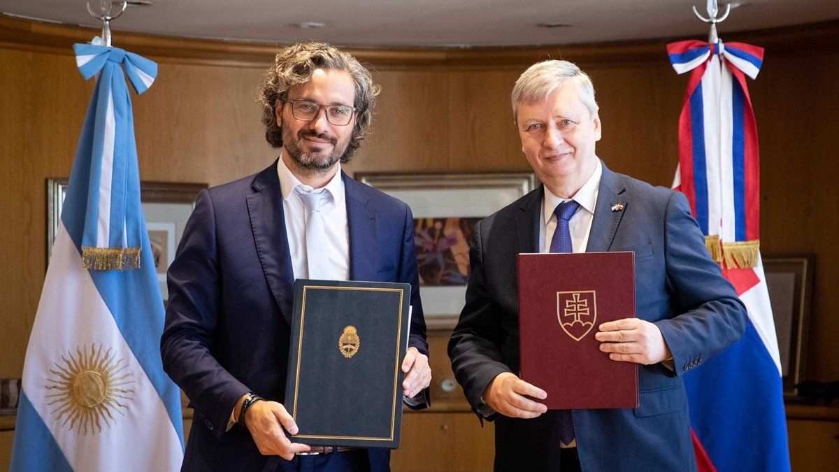 El canciller Santiago Cafiero recibió hoy al embajador eslovaco en Buenos Aires