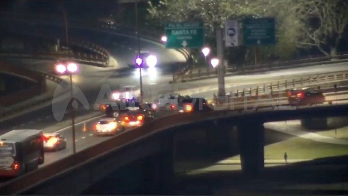 El accidente impidió por una hora el acceso a la ciudad de Santa Fe por Bulevar Gálvez. 