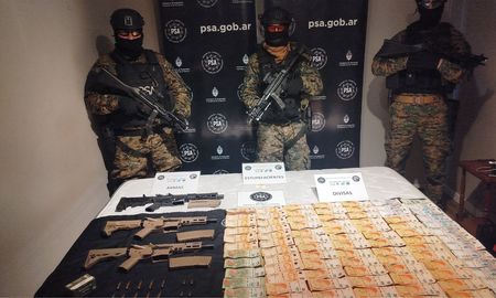 En el marco de la operación M4: la PSA desbarató una organización narcocriminal vinculada al clan Alvarado en Rosario. En el marco de la operación M4: la PSA desbarató una organización narcocriminal vinculada al clan Alvarado en Rosario.