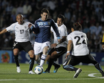 Lionel Messi en el estadio de Colón ante la marca de Egidio, Victorino y Cáceres en la Copa América 2011. Lionel Messi en el estadio de Colón ante la marca de Egidio, Victorino y Cáceres en la Copa América 2011.