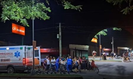 Dos jóvenes en moto atropellaron a un jubilado en Salta.(Foto: gentileza Qué Pasa Salta) Dos jóvenes en moto atropellaron a un jubilado en Salta.(Foto: gentileza Qué Pasa Salta)