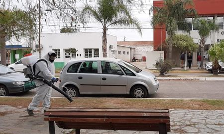En Sauce Viejo preocupa el incumplimiento de protocolos de reuniones sociales, prohibidas por la pandemia del coronavirus. En Sauce Viejo preocupa el incumplimiento de protocolos de reuniones sociales, prohibidas por la pandemia del coronavirus.