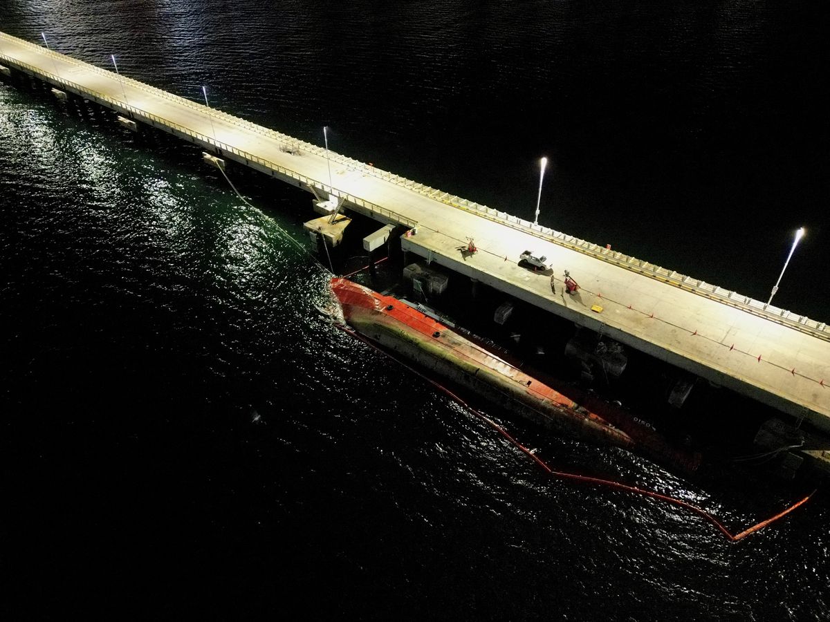 Se hundió un pesquero amarrado al muelle de Puerto Madryn.