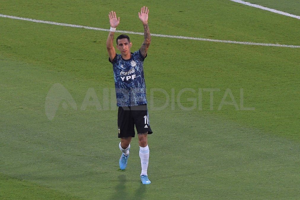 Ángel Di María fue uno de los jugadores más ovacionados por el público en la previa al encuentro.