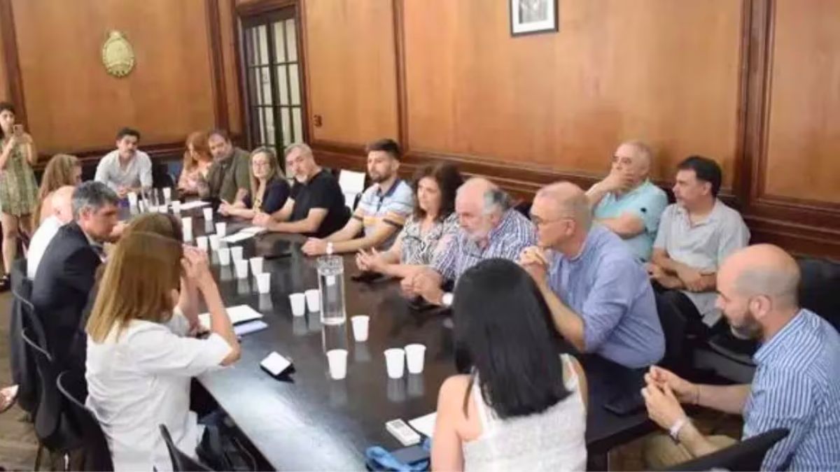 El Gobierno convocó a los gremios del sector público a una audiencia esta mañana para negociar paritarias.