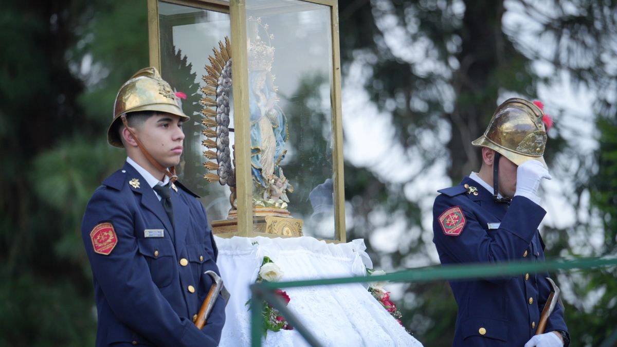 Uno de los momentos m&aacute;s esperados del d&iacute;a fue la bajada de la imagen de la Virgen del Camar&iacute;n. Esta tradici&oacute;n representa uno de los puntos m&aacute;s emotivos de la festividad, que cerrar&aacute; con una nueva misa.