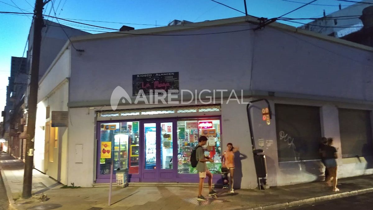 Los delincuentes ingresaron al local por un boquete.