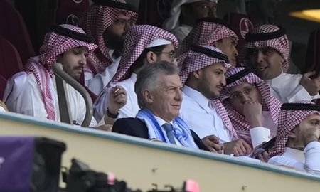 Macri vio el partido rodeado de jeques árabes.&nbsp;