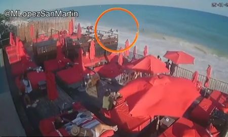 Los asesinos huyeron en una moto de agua.