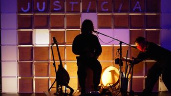 Rewind pasó por Santa Fe: teatro internacional que pone en escena la memoria y los desaparecidos