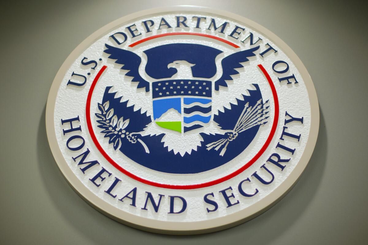 El Departamento de Seguridad Nacional de Estados Unidos coordina las acciones de 22 agencias federales de ese país. El Departamento de Seguridad Nacional de Estados Unidos coordina las acciones de 22 agencias federales de ese país.