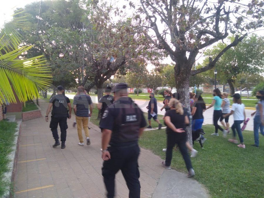 Al ver salir de la comisaría a la ex pareja de Maydana, los familiares lo siguieron hasta la casa insultándolo.