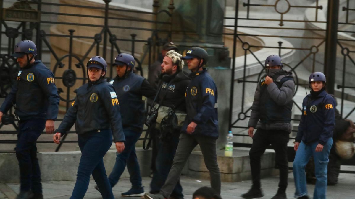 Tomás Cuesta fue detenido por la Policía Federal en la marcha de los Jubilados en el Congreso.