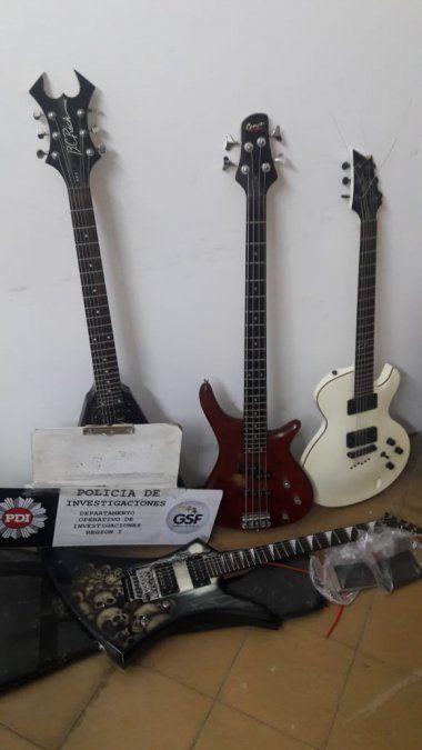 Robaron instrumentos musicales, los ofrecían por facebook y fueron detenidos