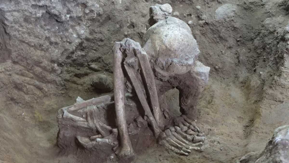 Los investigadores sostienen que comunidades de cazadores-recolectores habrían usado humo y calor para preservar los cuerpos de sus muertos y mantener vínculos espirituales con ellos.