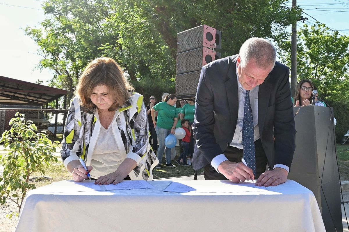 El acto contó con la presencia del ministro de Educación de la Nación, Jaime Perczyk, y de la ministra provincial, Adriana Cantero.