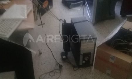Delincuentes ingresaron durante la noche del miércoles al edificio escolar y se llevaron herramientas, material didáctico y computadoras. Delincuentes ingresaron durante la noche del miércoles al edificio escolar y se llevaron herramientas, material didáctico y computadoras.