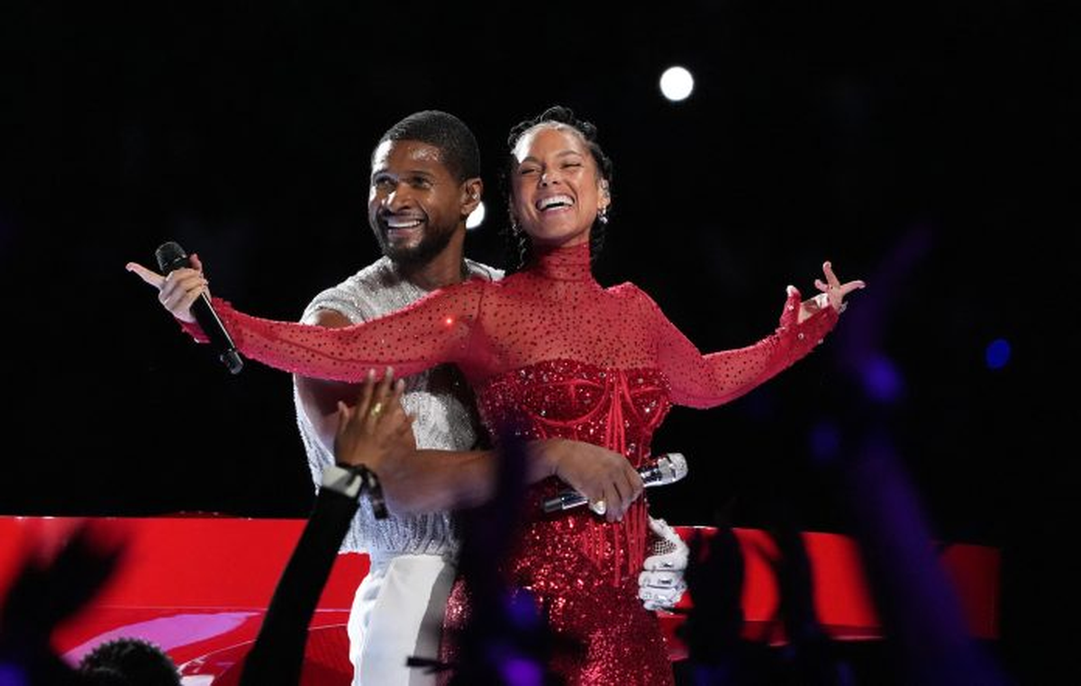 Alicia Keys fue una de las invitadas de lujo en el show de Usher en el medio tiempo del Super Bowl 2024. Alicia Keys fue una de las invitadas de lujo en el show de Usher en el medio tiempo del Super Bowl 2024.