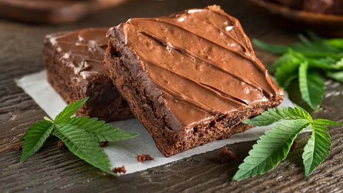 Detuvieron a una profesora por regalarle a colegas porciones de bizcochuelo con marihuana