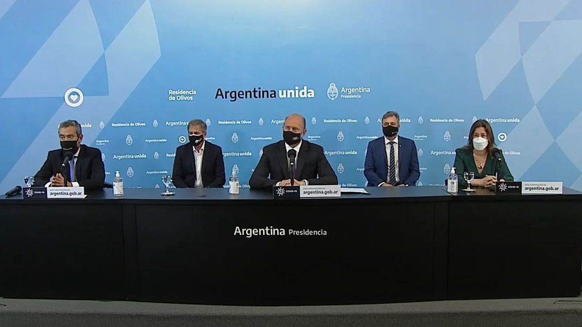 El acto fue encabezado por el presidente de la Nación, Alberto Fernández y participaron el jefe de Gabinete, Santiago Cafiero, la ministra de Seguridad, Sabina Frederic, el presidente de la Cámara de Diputados, Sergio Massa, el gobernador de Santa Fe, Omar Perotti, el ministro de Seguridad de la provincia Marcelo Saín, y los intendentes de Santa Fe, Rosario y Rafaela, Emilio Jatón, Pablo Javkin y Luis Castellano, respectivamente.