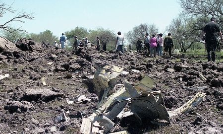 El 10 de octubre de 1997, el vuelo 2553 de Austral, realizado por el avión McDonnell Douglas DC-9-32, con la matrícula argentina LV-WEG que se dirigía desde la ciudad de Posadas hacia la ciudad de Buenos Aires, se precipitó a tierra en la estancia Nuevo Berlín, tras una falla con el sistema de tubo de Pitot.