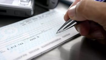 Según la UIA, el 47% de las empresas tienen problemas de pago y los cheques rebotados subieron un 40%