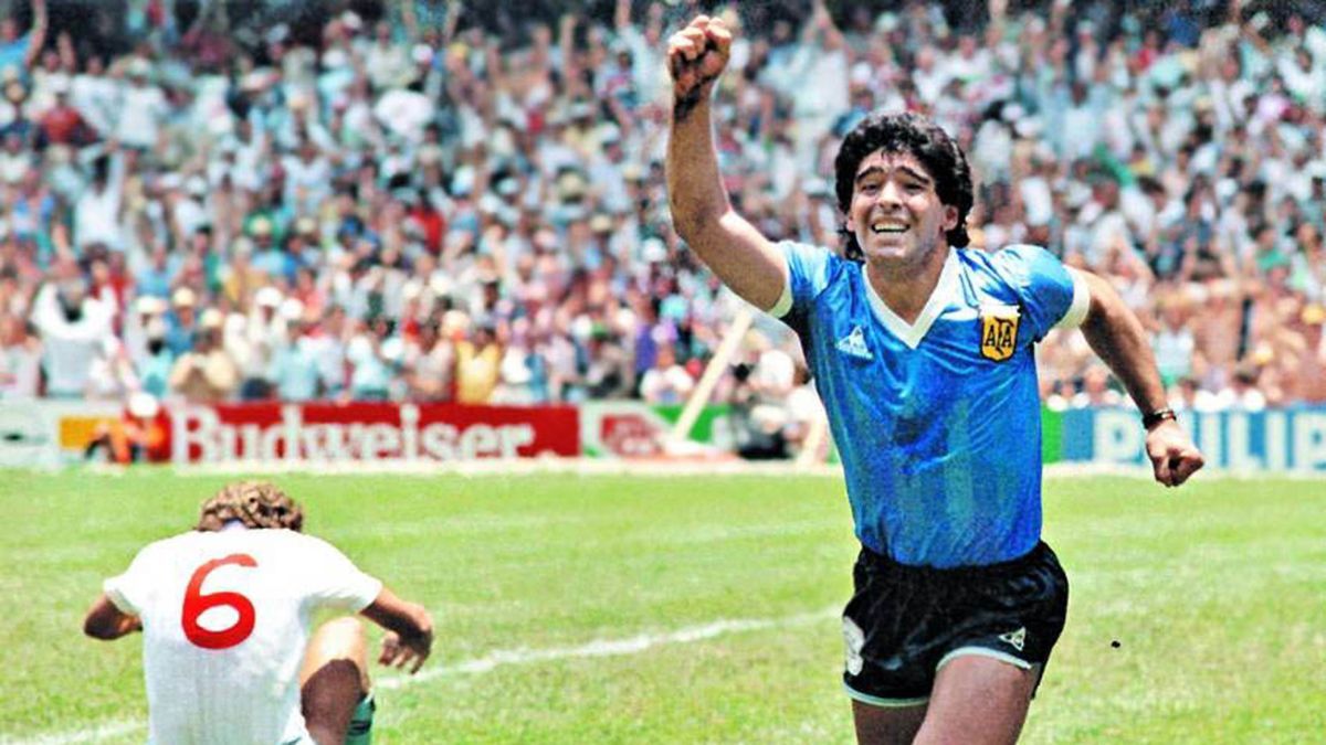 Hace 36 años Diego Armando Maradona hacía el gol del siglo en el mítico estadio Azteca