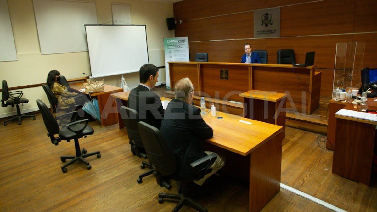 La audiencia se desarrolló en la sala 1 del subsuelo de tribunales. El imputado participó por videoconferencia desde su lugar de detención