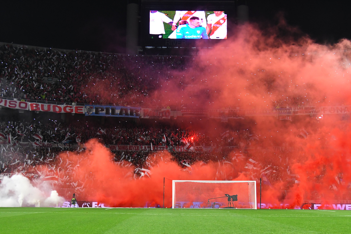La hinchada de River en el estadio Monumental. La hinchada de River en el estadio Monumental.