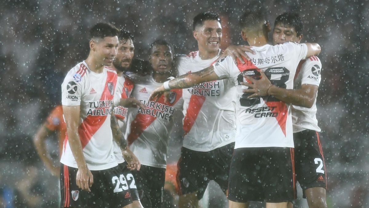 River doblegó a Banfield y dio un gran paso para coronarse en la Superliga