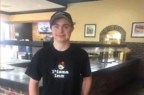 ¡Aplausos para esta jefa! Acosaron a su empleado con discapacidad y su reacción fue viral