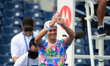 Eliminación prematura del noveno preclasificado del torneo, Diego Schwartzman, en el Masters 1000 de Cincinatti. Eliminación prematura del noveno preclasificado del torneo, Diego Schwartzman, en el Masters 1000 de Cincinatti.